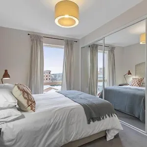 https://belfast-city-centre-sleeps-6.belfasthotelsireland.com
