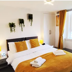 Holiday home With Free Parking, Dundee